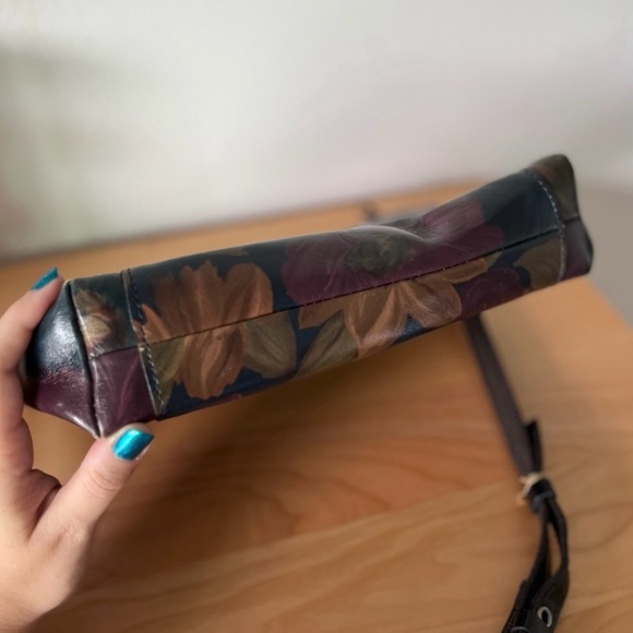 Patricia Nash Floral Crossbody Bag - Picture 7 of 17